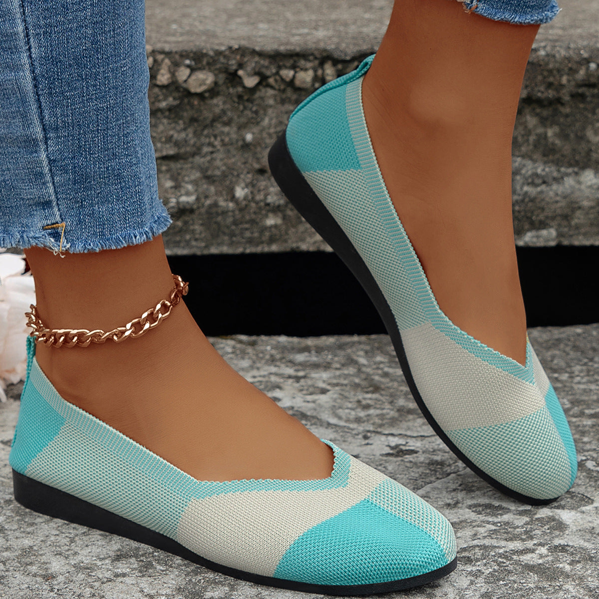 Mocassins plats colorblock en maille respirante, confortables, pour femmes.